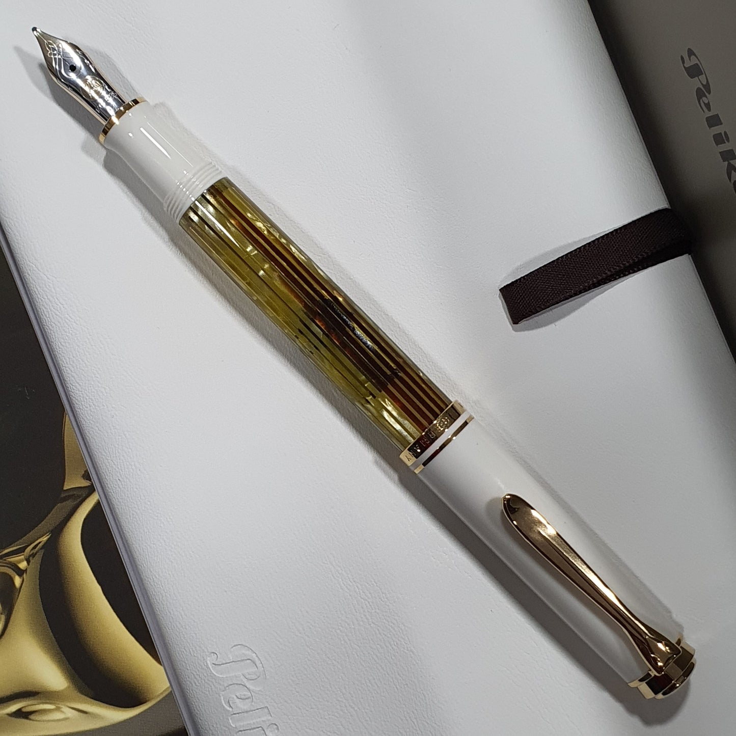 Pelikan Souveran M400 White Tortoiseshell Fountain Pen