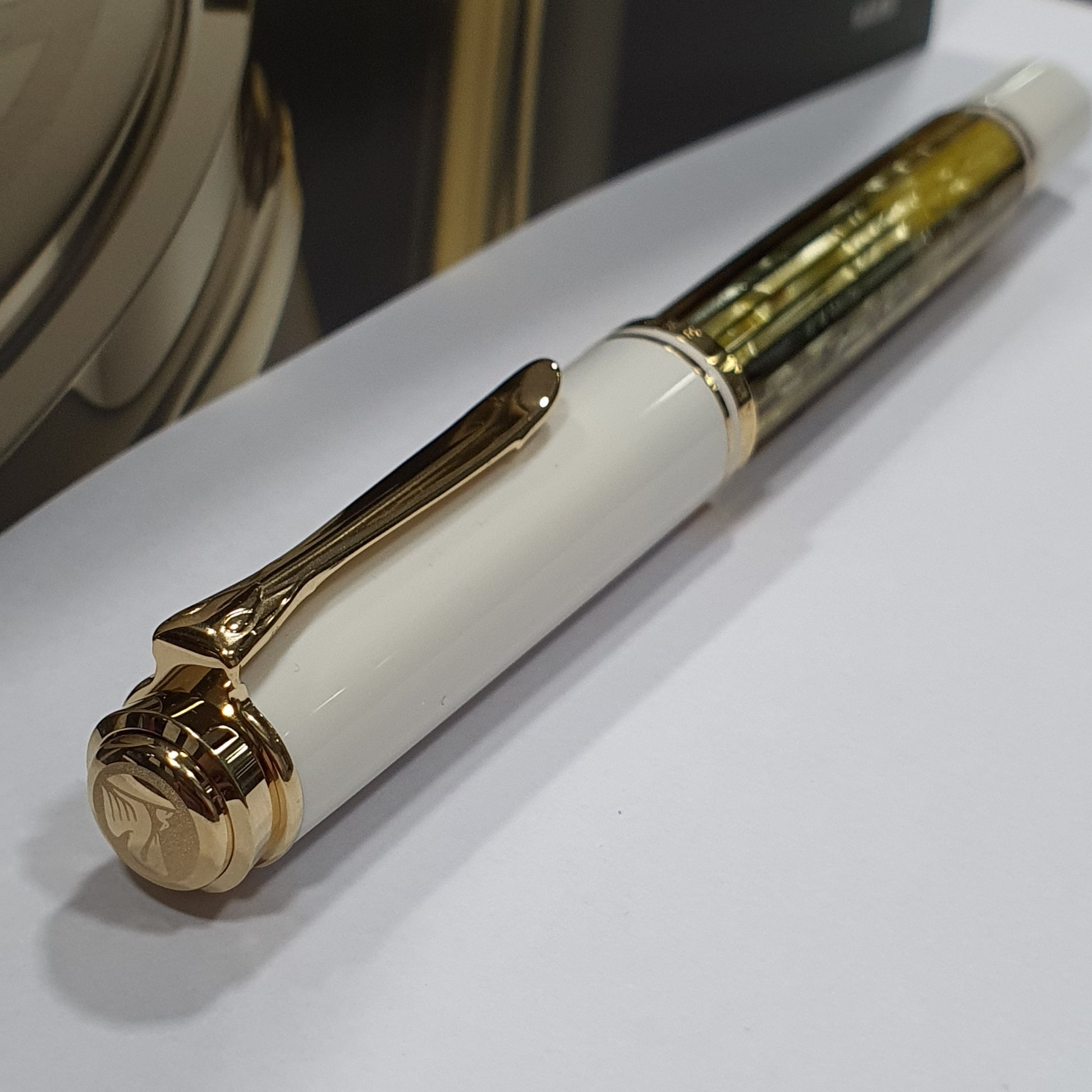 Pelikan Souveran M400 White Tortoiseshell Fountain Pen