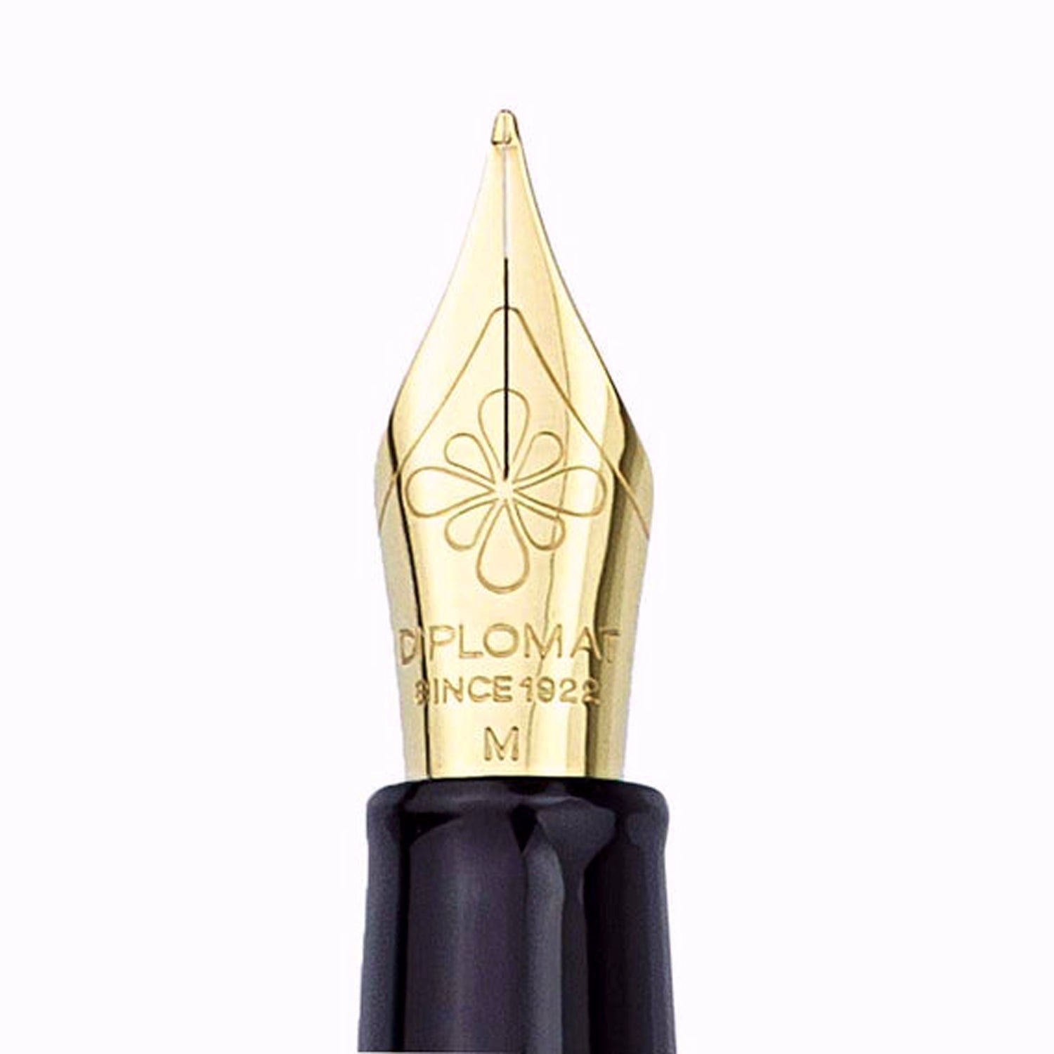 Diplomat Traveller Black Lacquer Gold Fountain Pen