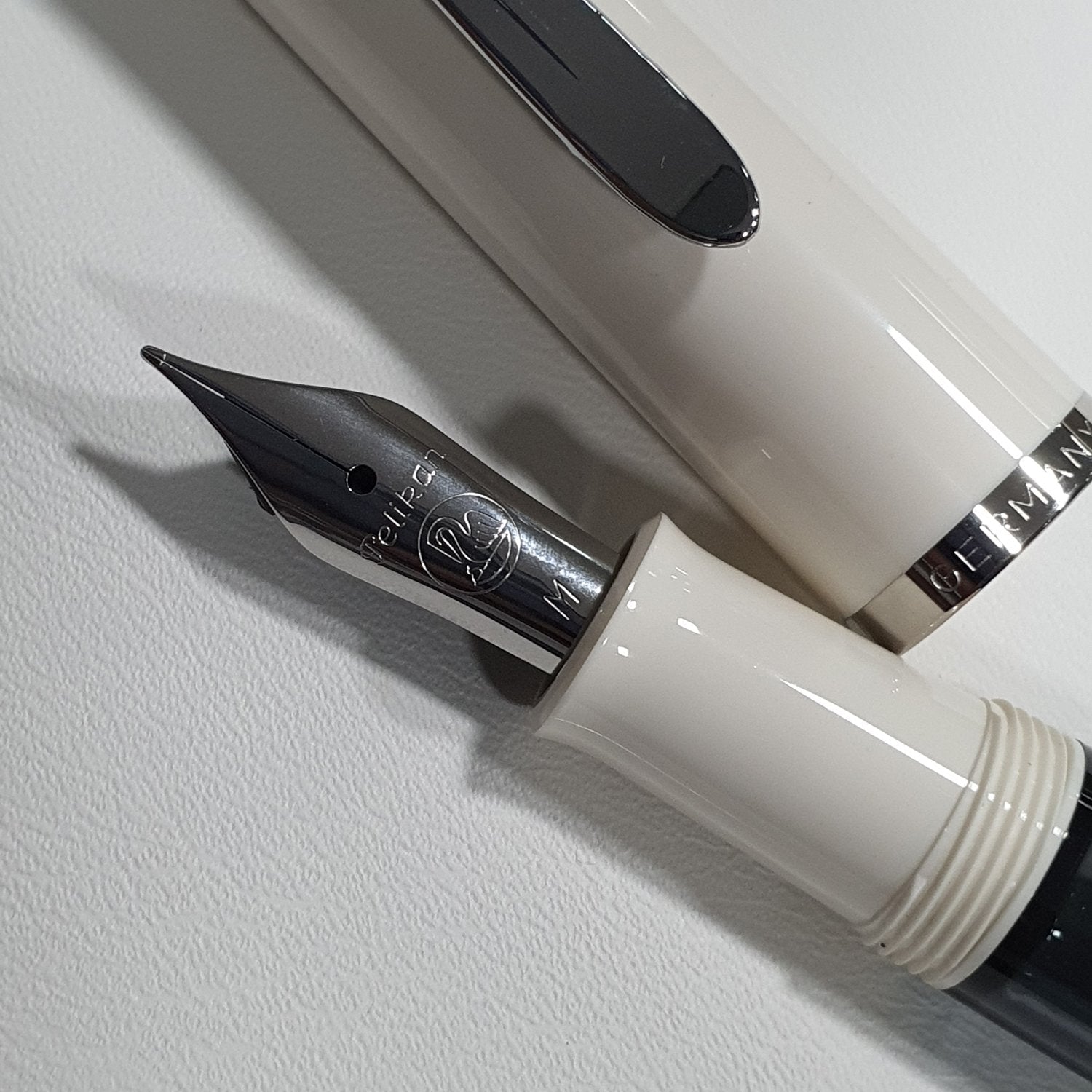 Pelikan Classic M205 White Fountain Pen