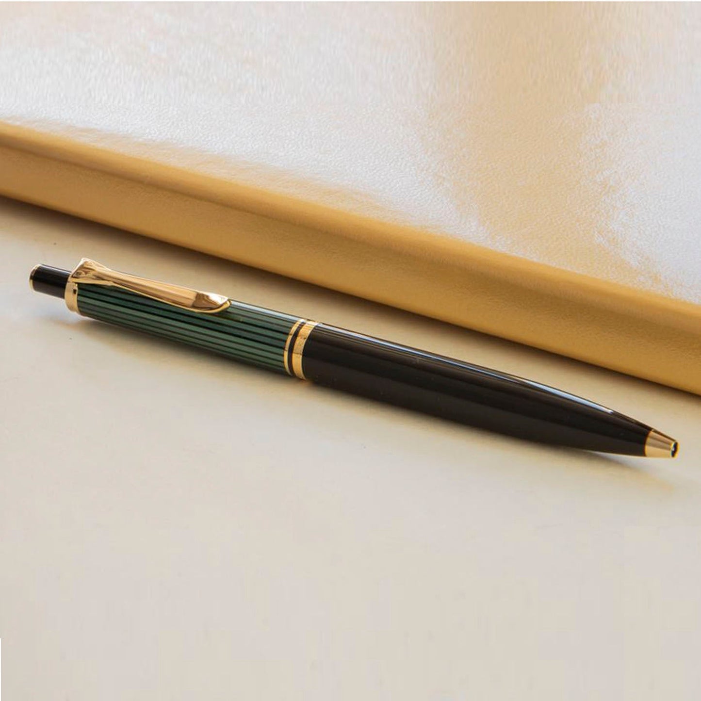 Pelikan Souveran K400 Black/Green Ballpoint Pen 987792