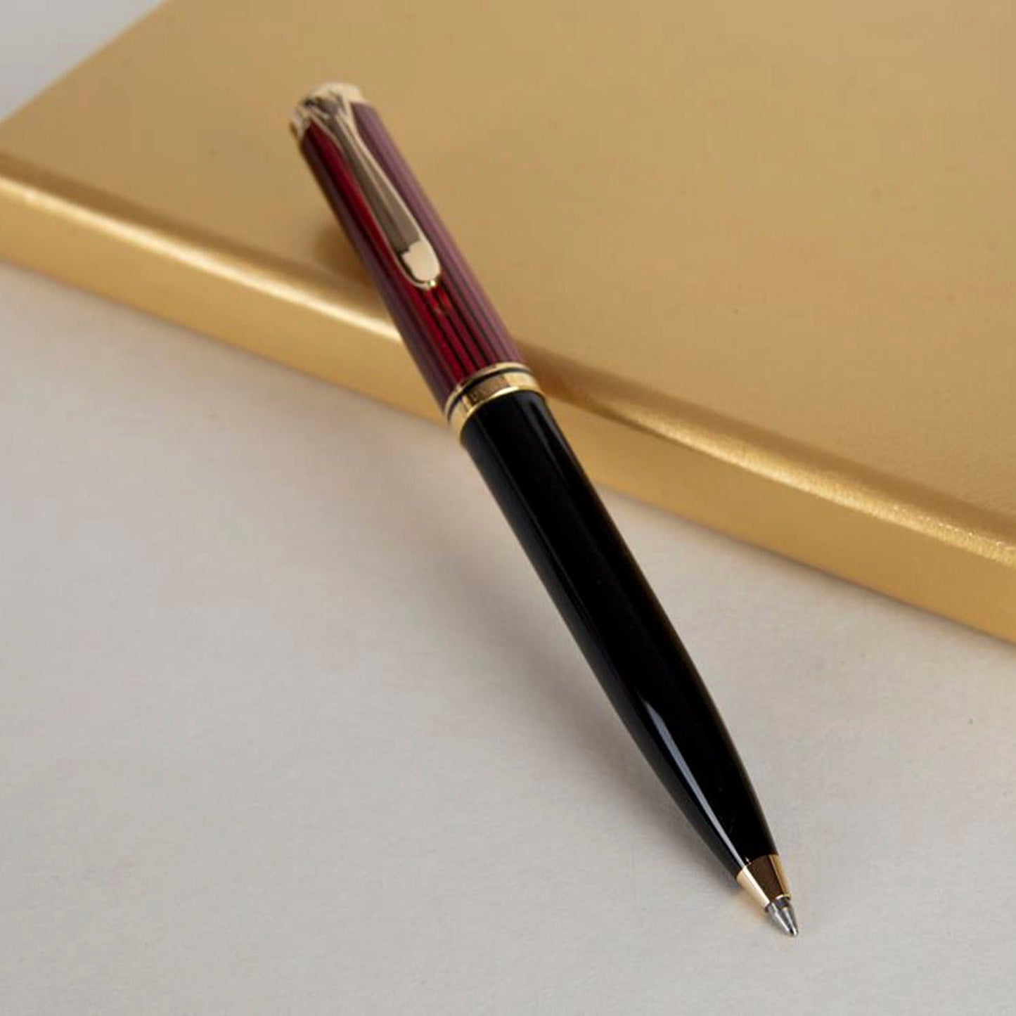 Pelikan Souveran K600 Black/Red Ballpoint Pen 928937