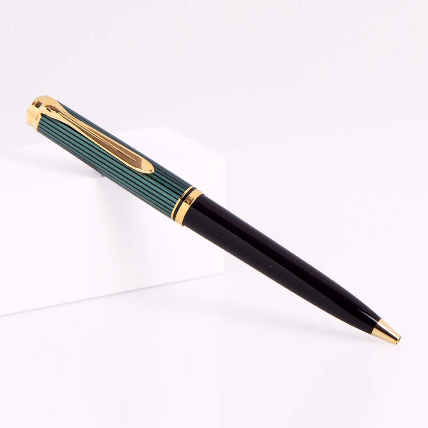 Pelikan Souveran K800 Black/Green Ballpoint Pen 987834