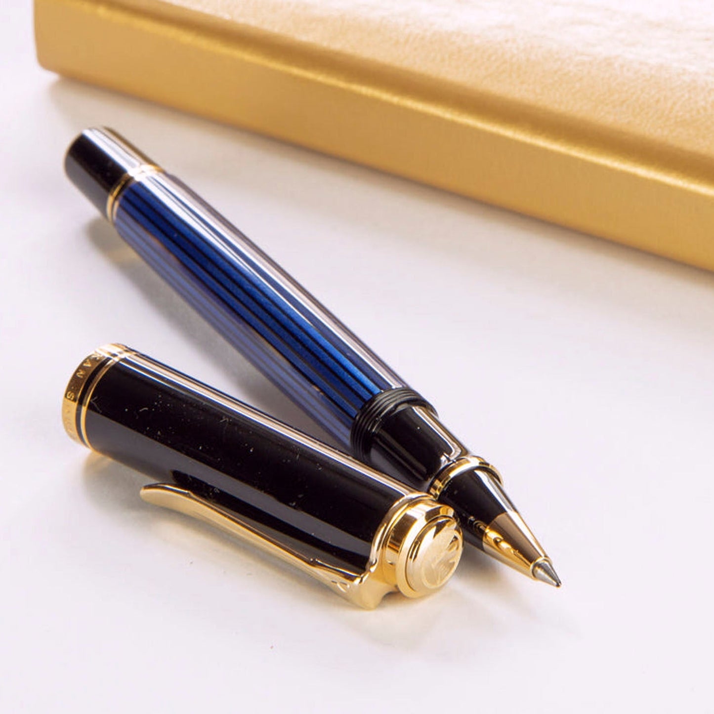 Pelikan Souveran R400 Black/Blue Roller Ball Pen 987974