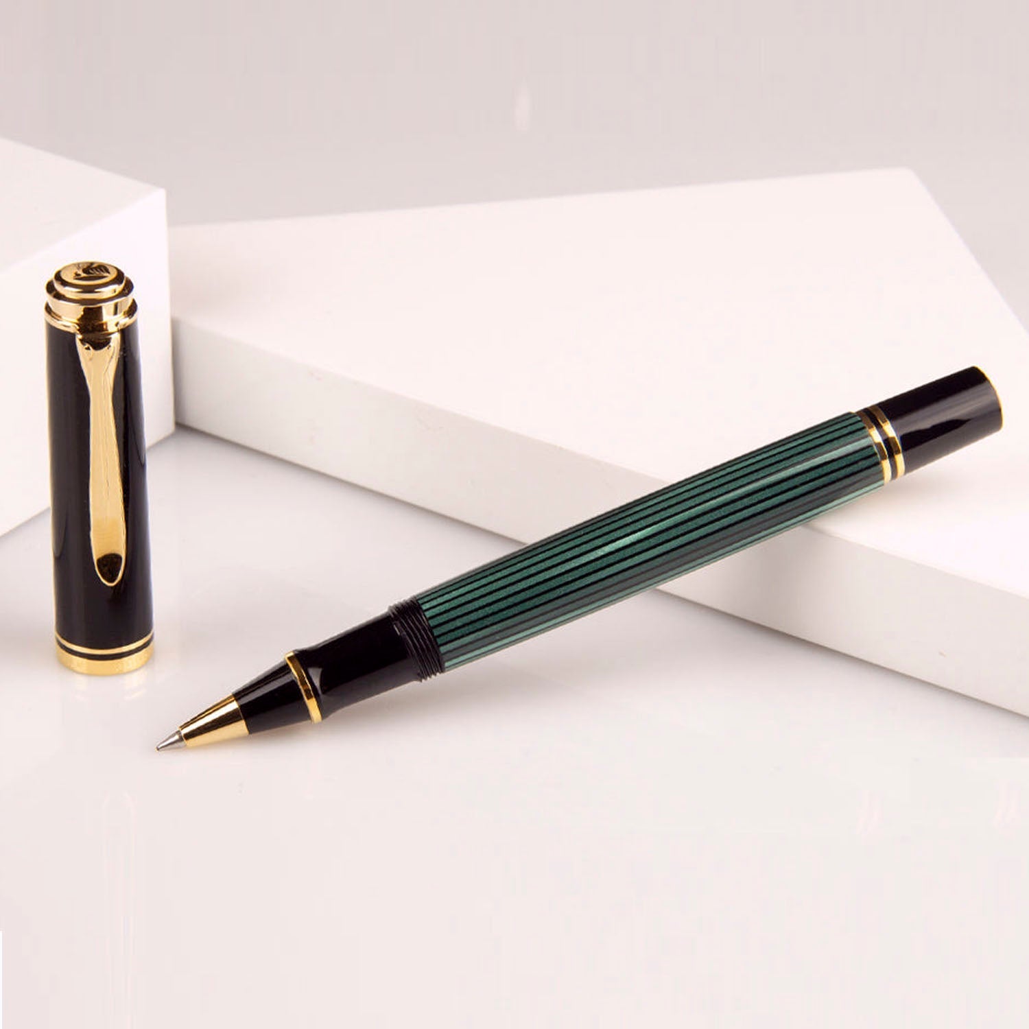 Pelikan Souveran R400 Black/Green Roller Ball Pen 987966