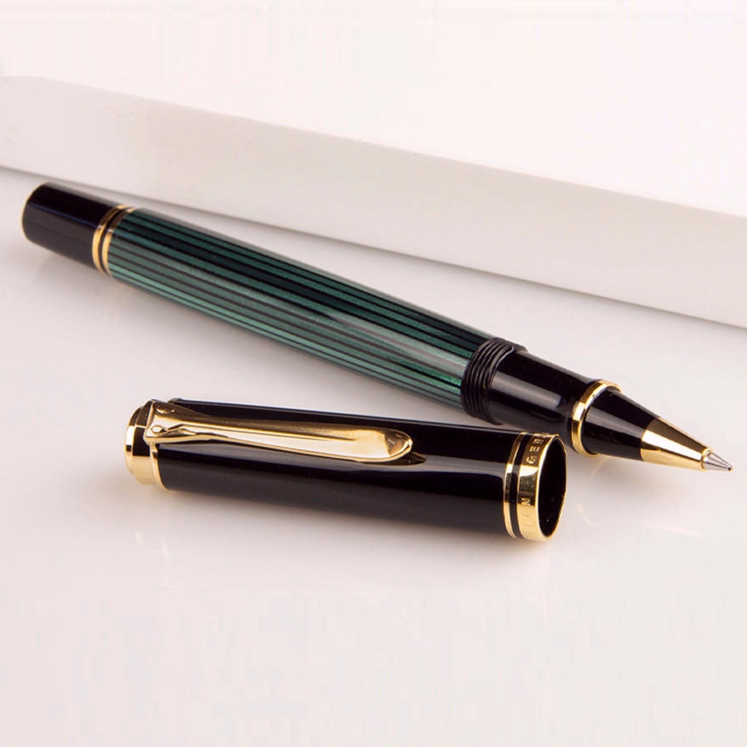 Pelikan Souveran R400 Black/Green Roller Ball Pen 987966