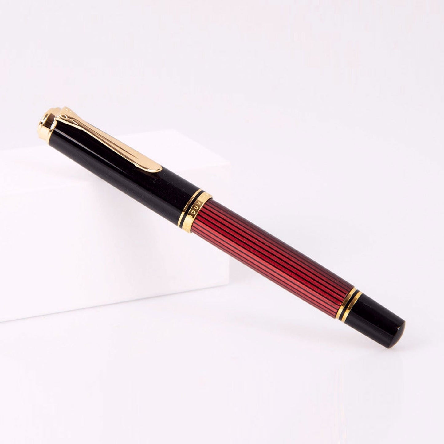 Pelikan Souveran R400 Black/Red Roller Ball Pen 925305