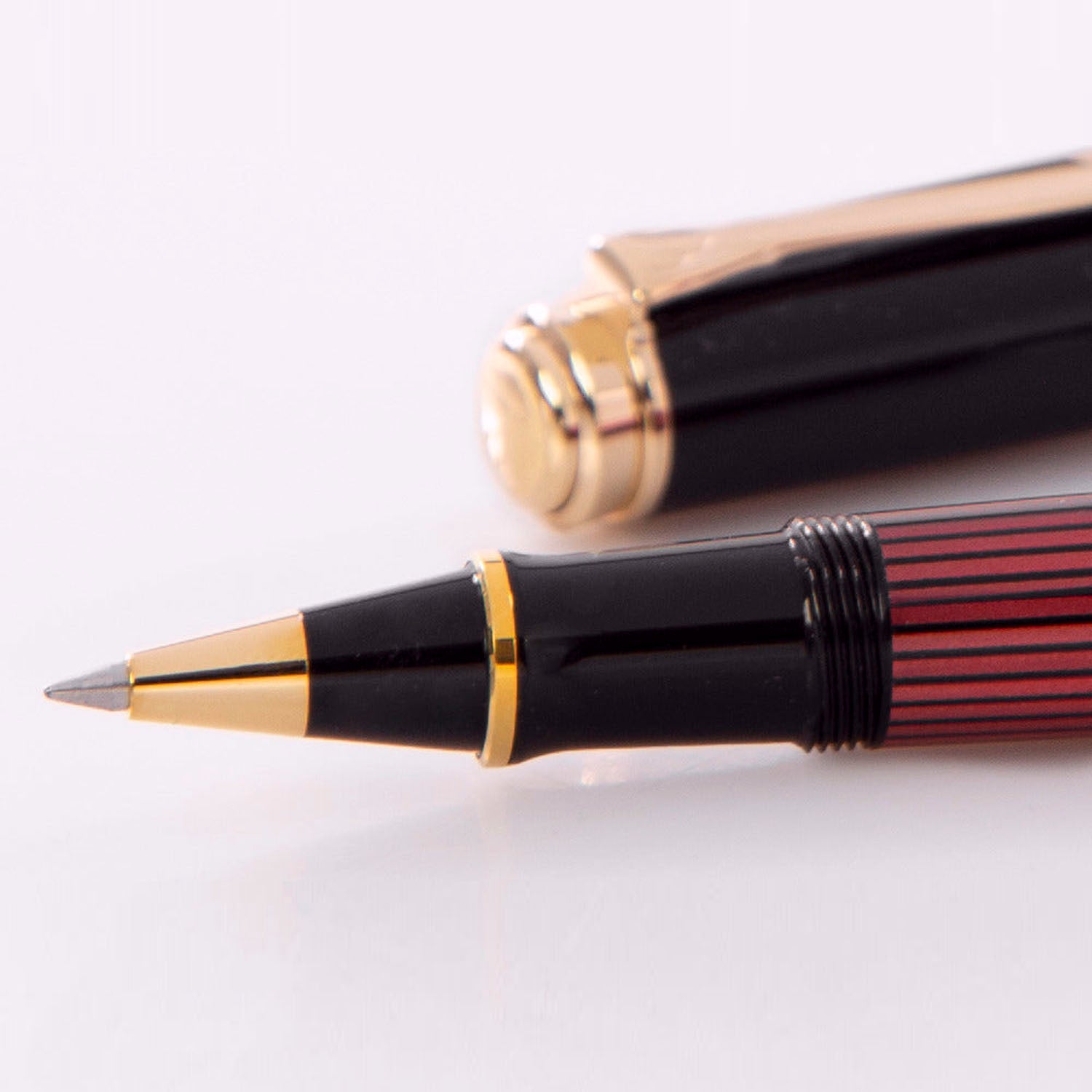 Pelikan Souveran R600 Black/Red Roller Ball Pen 928945