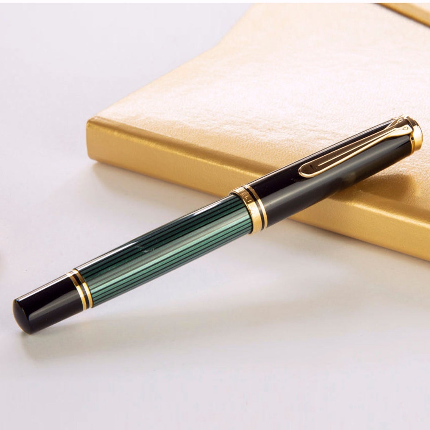 Pelikan Souveran R800 Black/Green Roller Ball Pen 987990